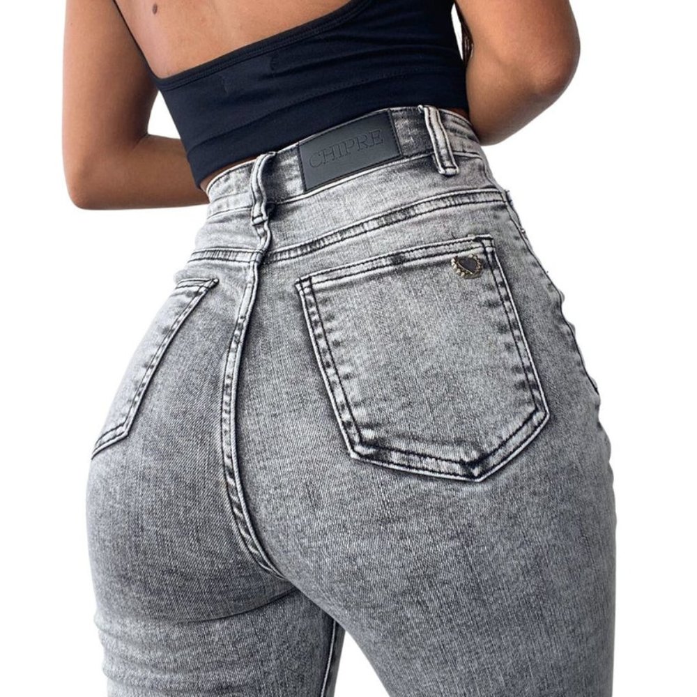 Size 26 gray high rise skinny jean flattering butt